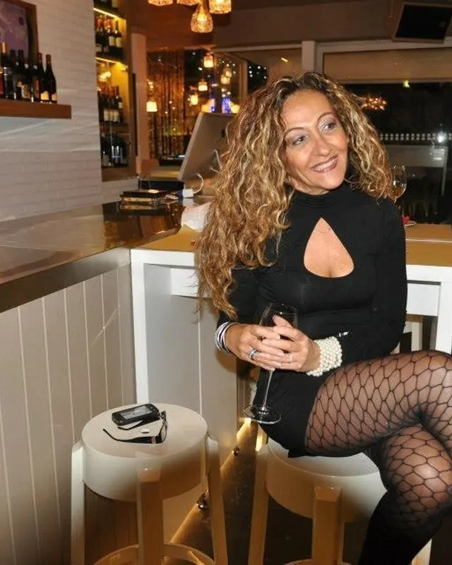 María, 53 ans, cougar à Niort